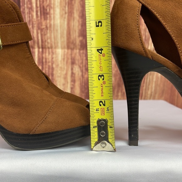 Brash brown faux suede like, buckle, open toe, platform, high heels size 7 - Picture 16 of 17